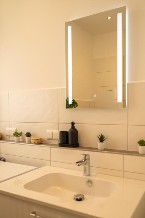 Maremar - Design Apartment - Luxus Boxspringbett - Zentral - Kueche - Arbeitsplatz - Highspeed Wlan Gera Exterior foto